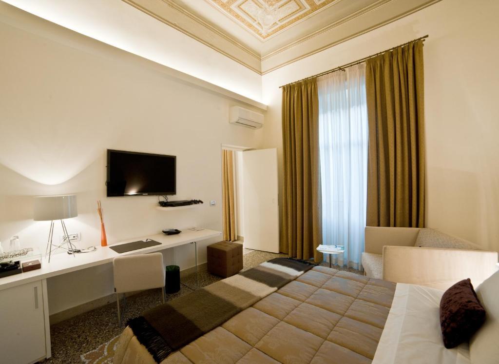 Town House Cavour Panzió Reggio di Calabria Szoba fotó