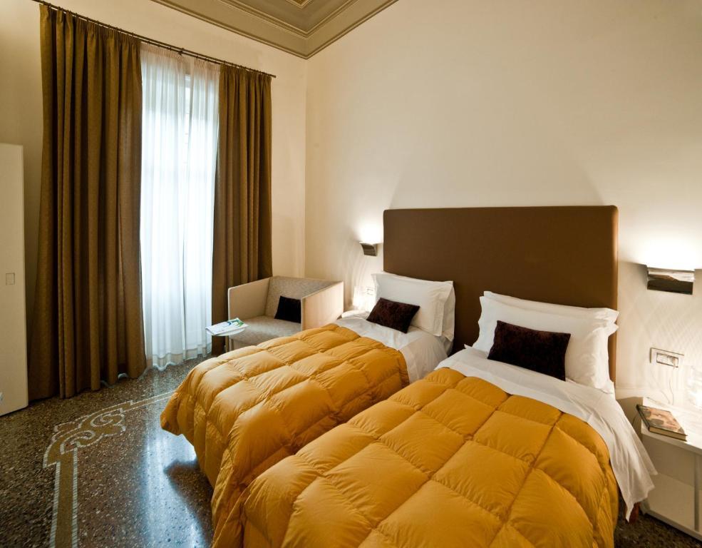 Town House Cavour Panzió Reggio di Calabria Szoba fotó