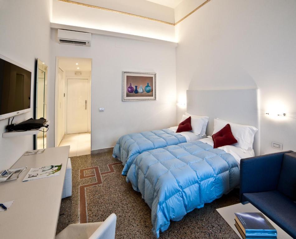 Town House Cavour Panzió Reggio di Calabria Szoba fotó
