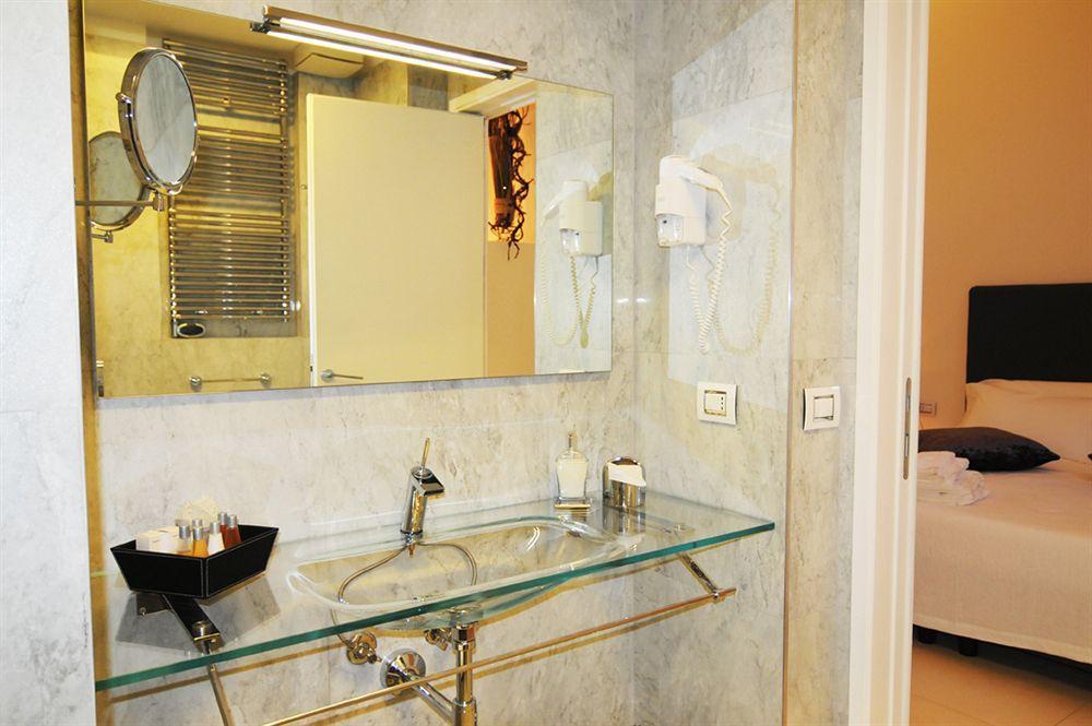 Town House Cavour Panzió Reggio di Calabria Kültér fotó
