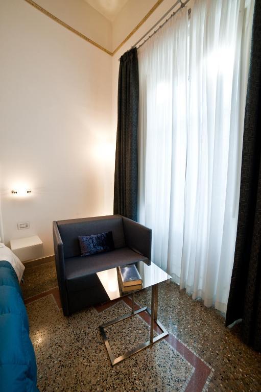 Town House Cavour Panzió Reggio di Calabria Szoba fotó