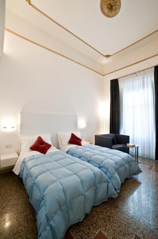 Town House Cavour Panzió Reggio di Calabria Szoba fotó