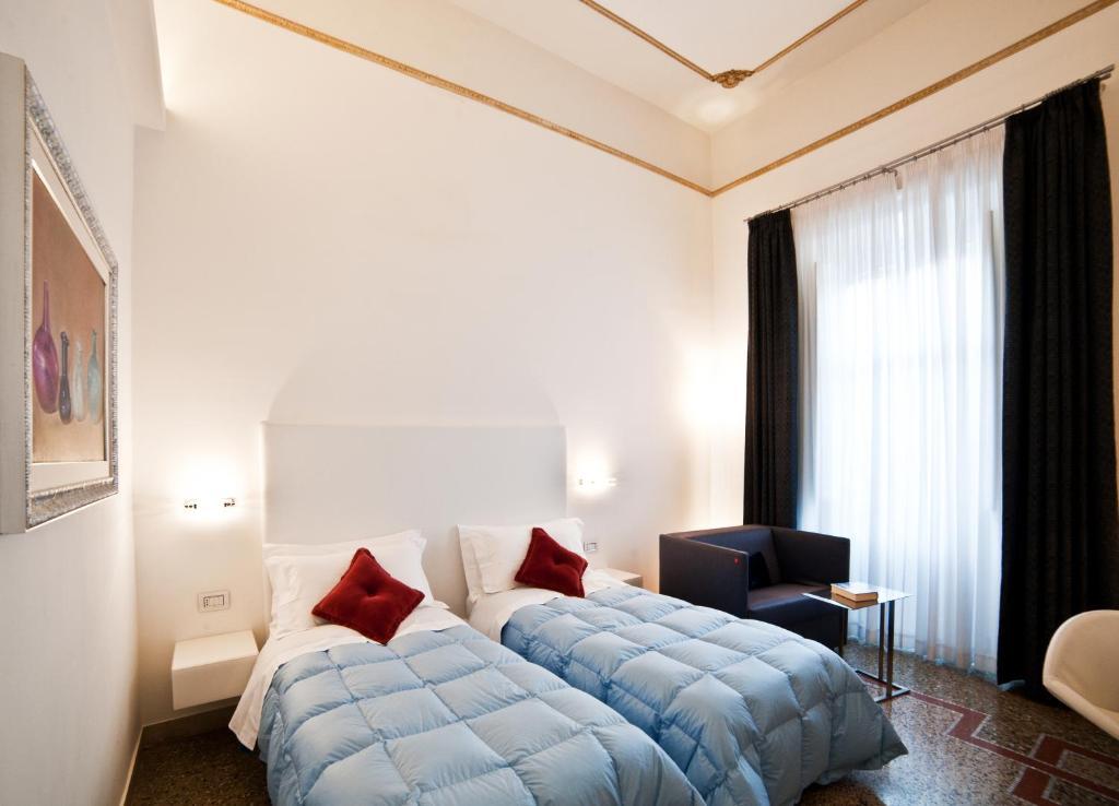 Town House Cavour Panzió Reggio di Calabria Szoba fotó