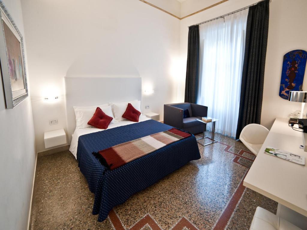 Town House Cavour Panzió Reggio di Calabria Szoba fotó
