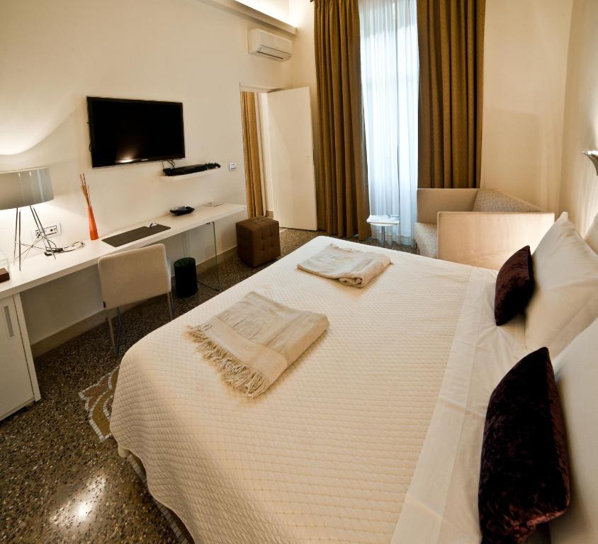 Town House Cavour Panzió Reggio di Calabria Szoba fotó