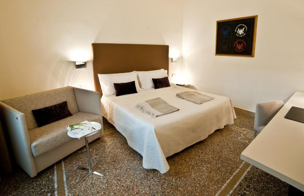 Town House Cavour Panzió Reggio di Calabria Szoba fotó