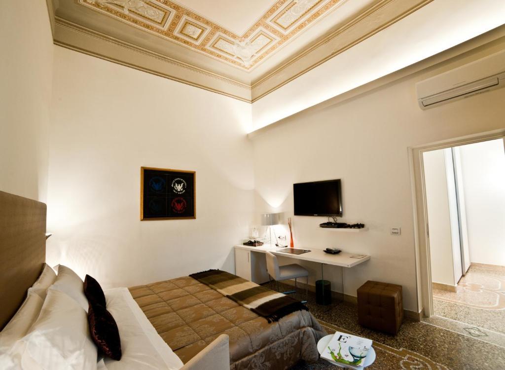 Town House Cavour Panzió Reggio di Calabria Szoba fotó