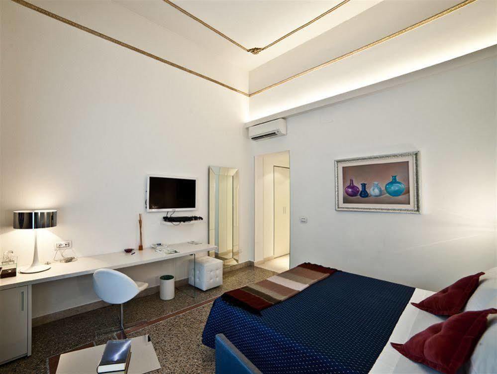 Town House Cavour Panzió Reggio di Calabria Kültér fotó
