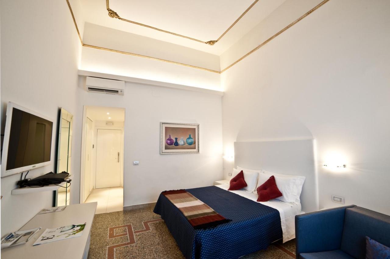 Town House Cavour Panzió Reggio di Calabria Szoba fotó